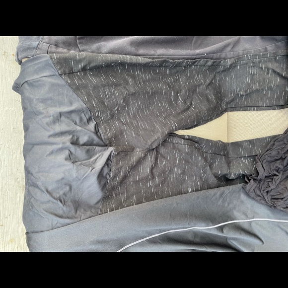 Maternity clothing bundle - Picture 10 of 11